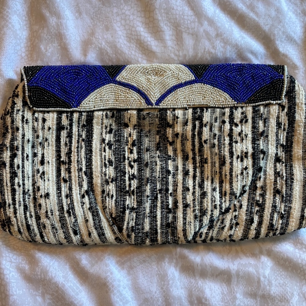 Embroidered clutch - Picture 2 of 3